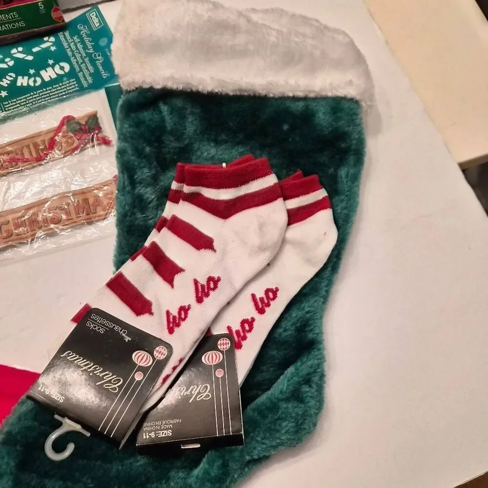 NWT Christmas X-Mas Holiday Stocking Decor Bundle Stencils Socks & Gloves